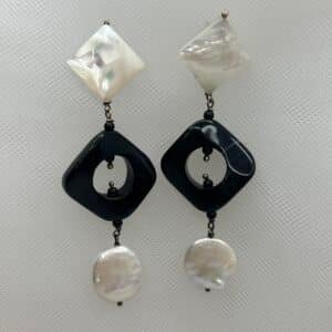 Pendientes largos de plata con perla madreperla y onix
