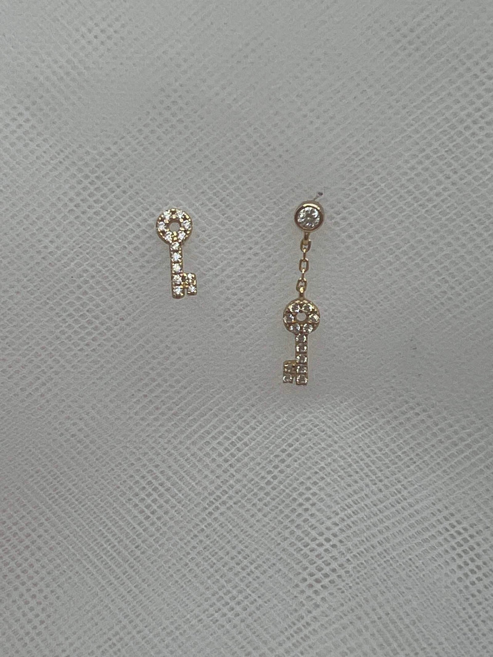 Pendientes de plata chapada en oro amarillo con circonitas