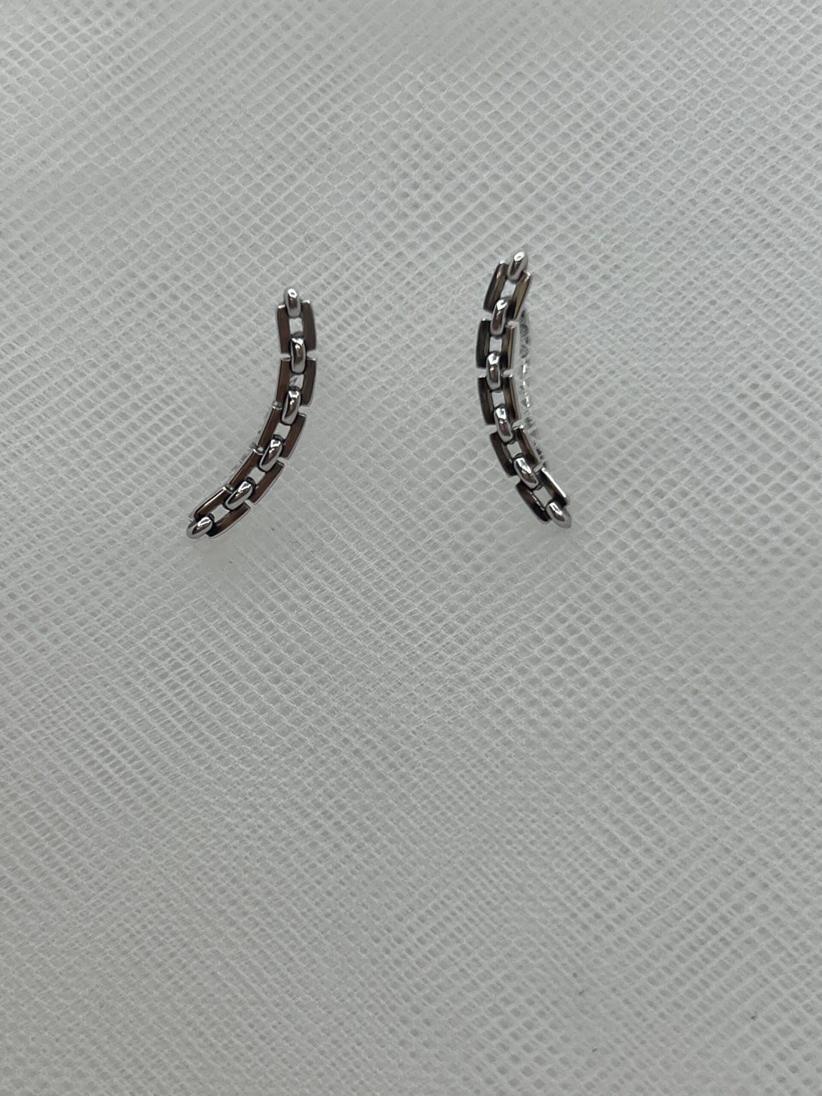 Pendientes trepadores de plata rodiada