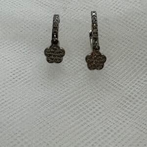 Pendientes aros de plata rodiados en oro blanco de circonitas con colgantes de flores