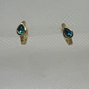 Pendientes aritos de plata chapados en oro amarillo con circonita azul