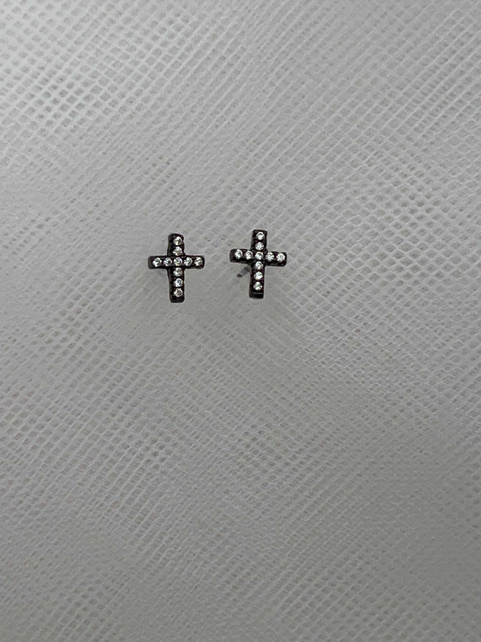 Pendientes de cruces con circonitas de plata negra