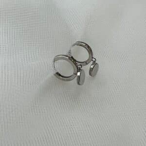 Pendientes aritos de plata rodiada en oro blanco con colgantes de circulos