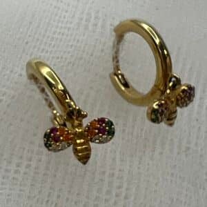Pendientes aritos de plata chapada en oro amarillo con colgantes de avispas