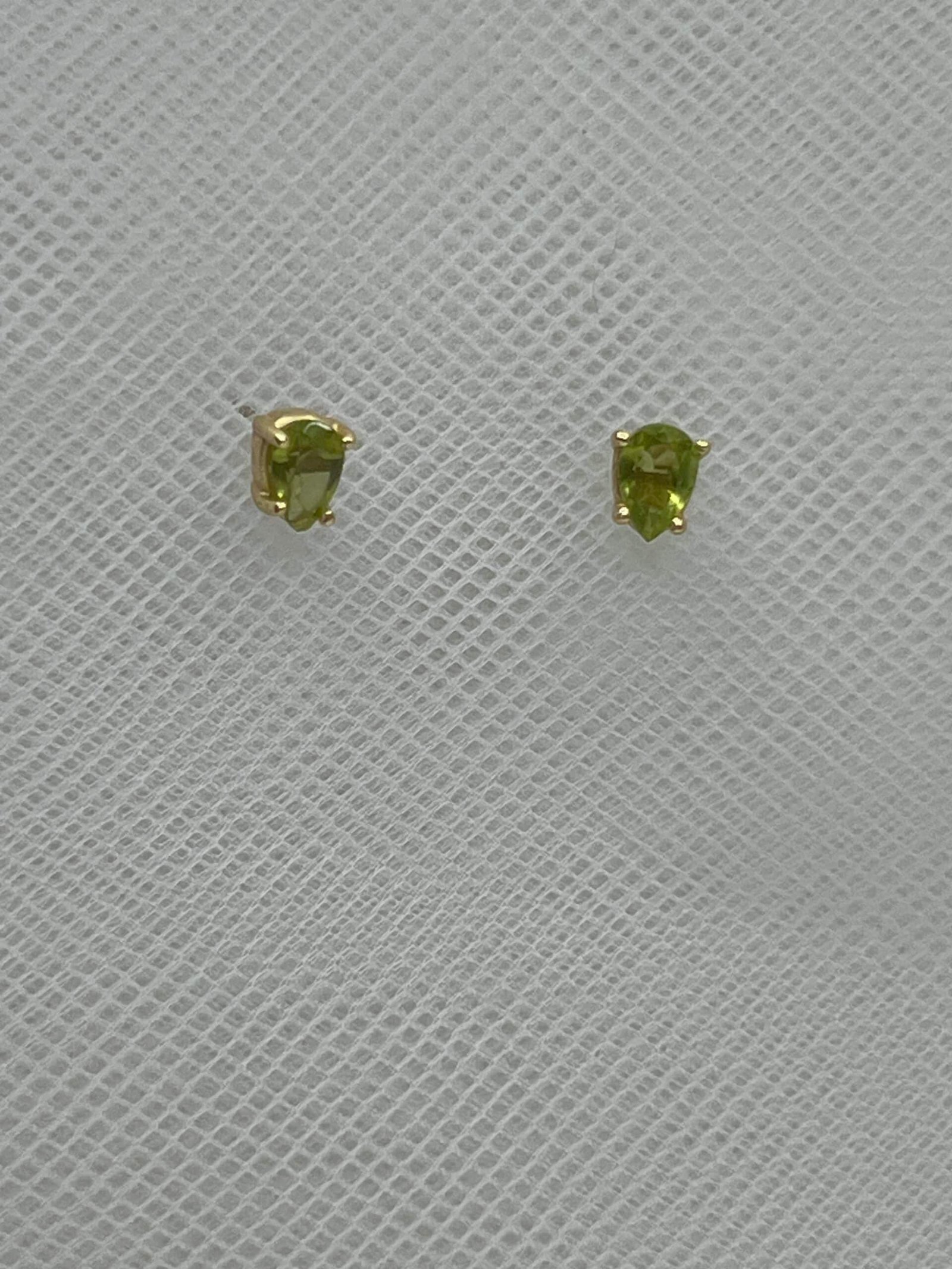 Pendientes de plata chpados en oro amarillo con olivina