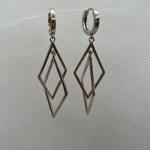 Pendientes de plata rodiados en oro blanco aros con cogantes con forma de rombo