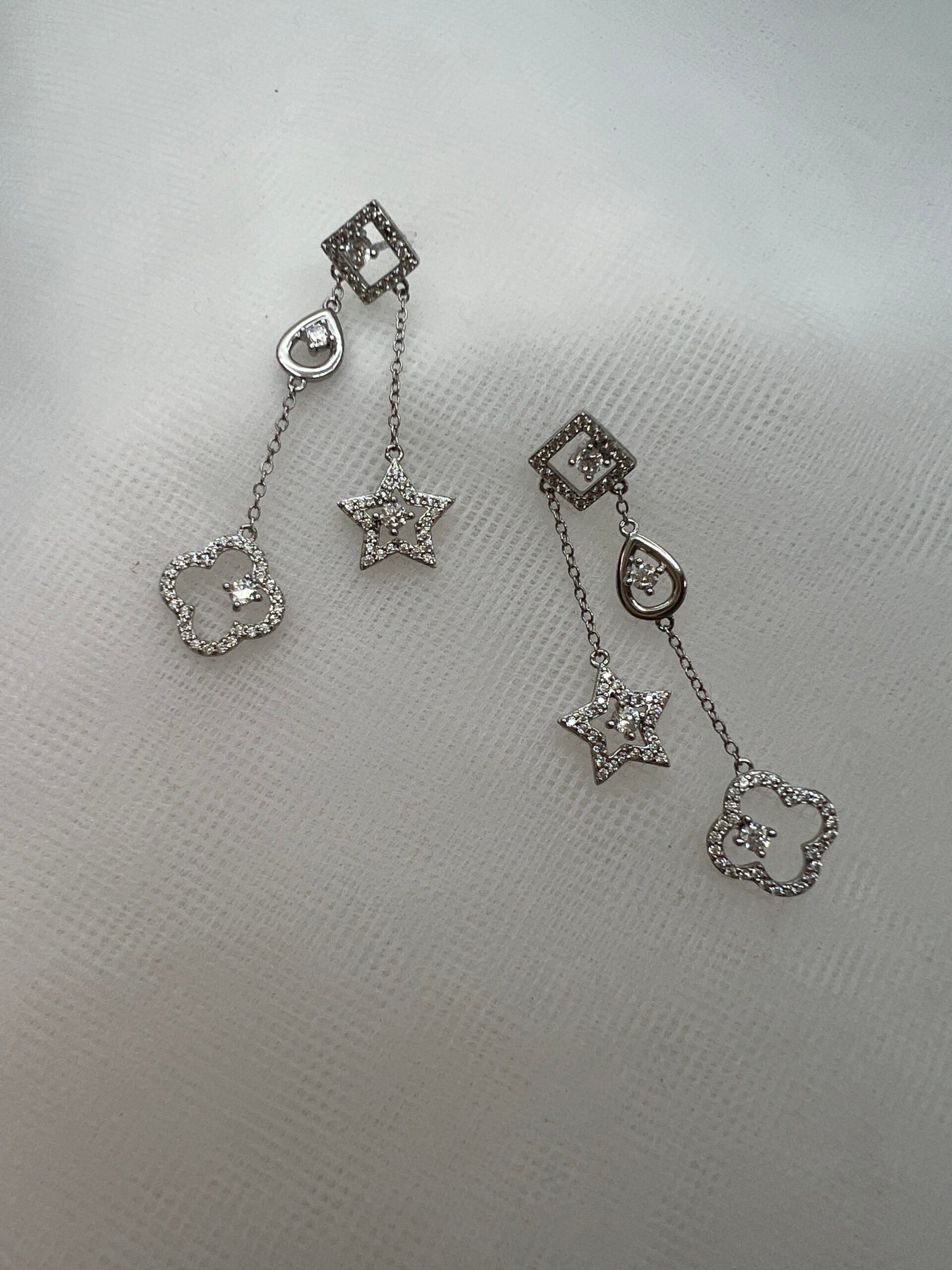 Pendientes de plata de plata rodiados en oro blanco colgantes de cadenas con circonitas
