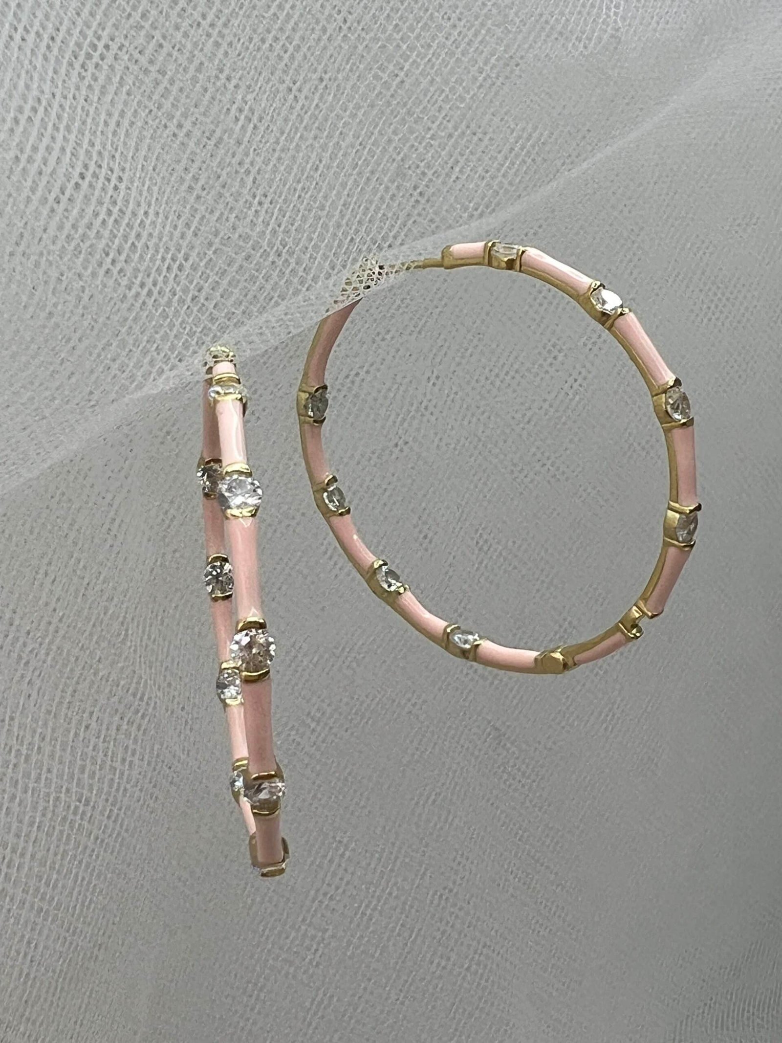 Pendientes aros de plata chapada en oro amarillo de esmalte rosa y circonitas