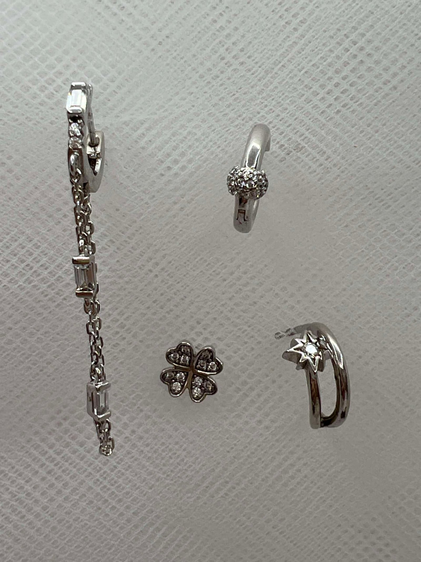 Pendientes de plata rodiados en oro blanco de circonitas