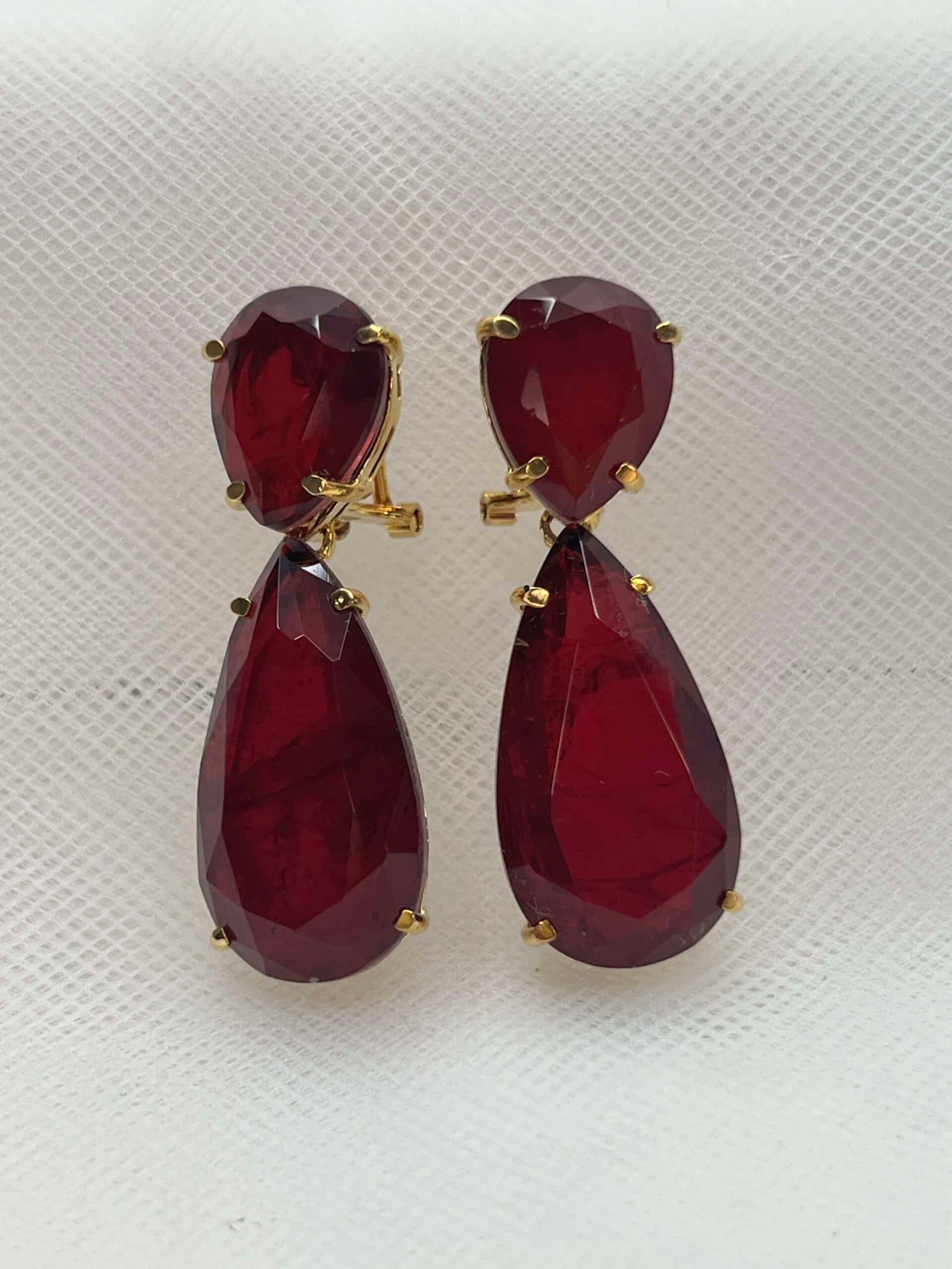 Pendientes de plata chapados en oro amarillo con rubis terbiun