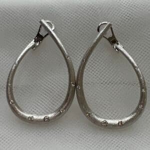 Pendientes de plata rodiados en oro blanco matizados con circonitas