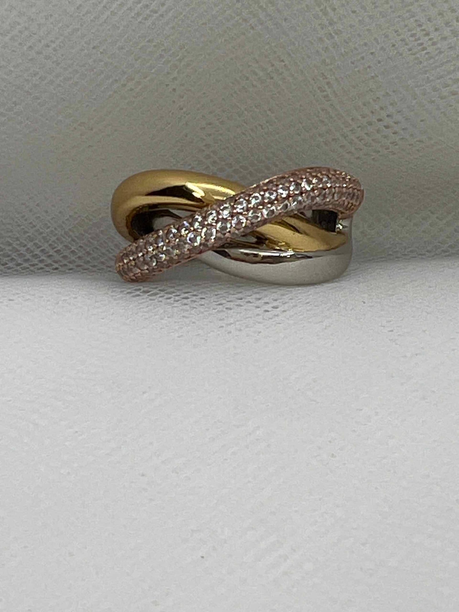 Anillo de plata tricolor oroa marillo , rosa y blanco con circonitas