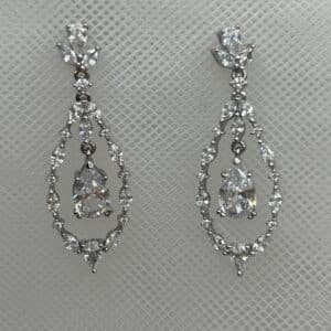 Pendientes de plata rodiados en oro blanco con circonitas.
