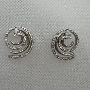 Pendientes de plata rodiados en oro blanco espirales de circonitas blancas y grises