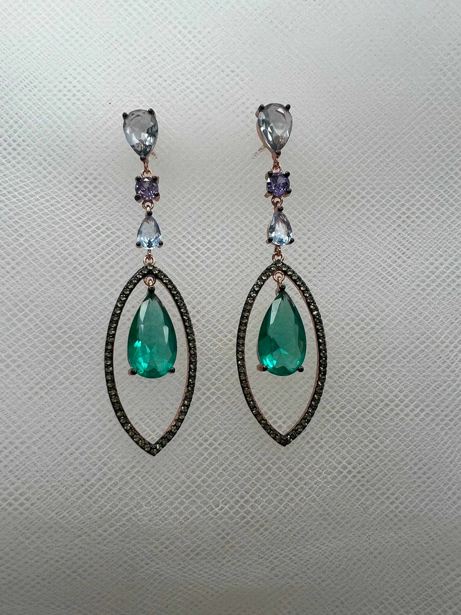 Pendientes largos de plata chapados en oro rosa de circonitas de colores