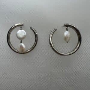 Pendientes aro con perlas naturales rodiados en oro blanco