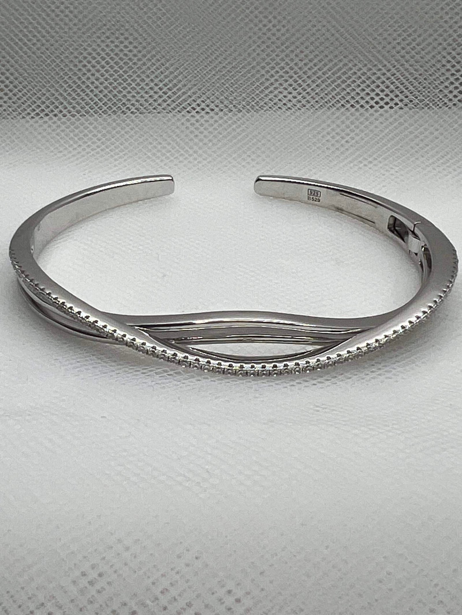 Esclava con circonitas rodiada en oro blanco