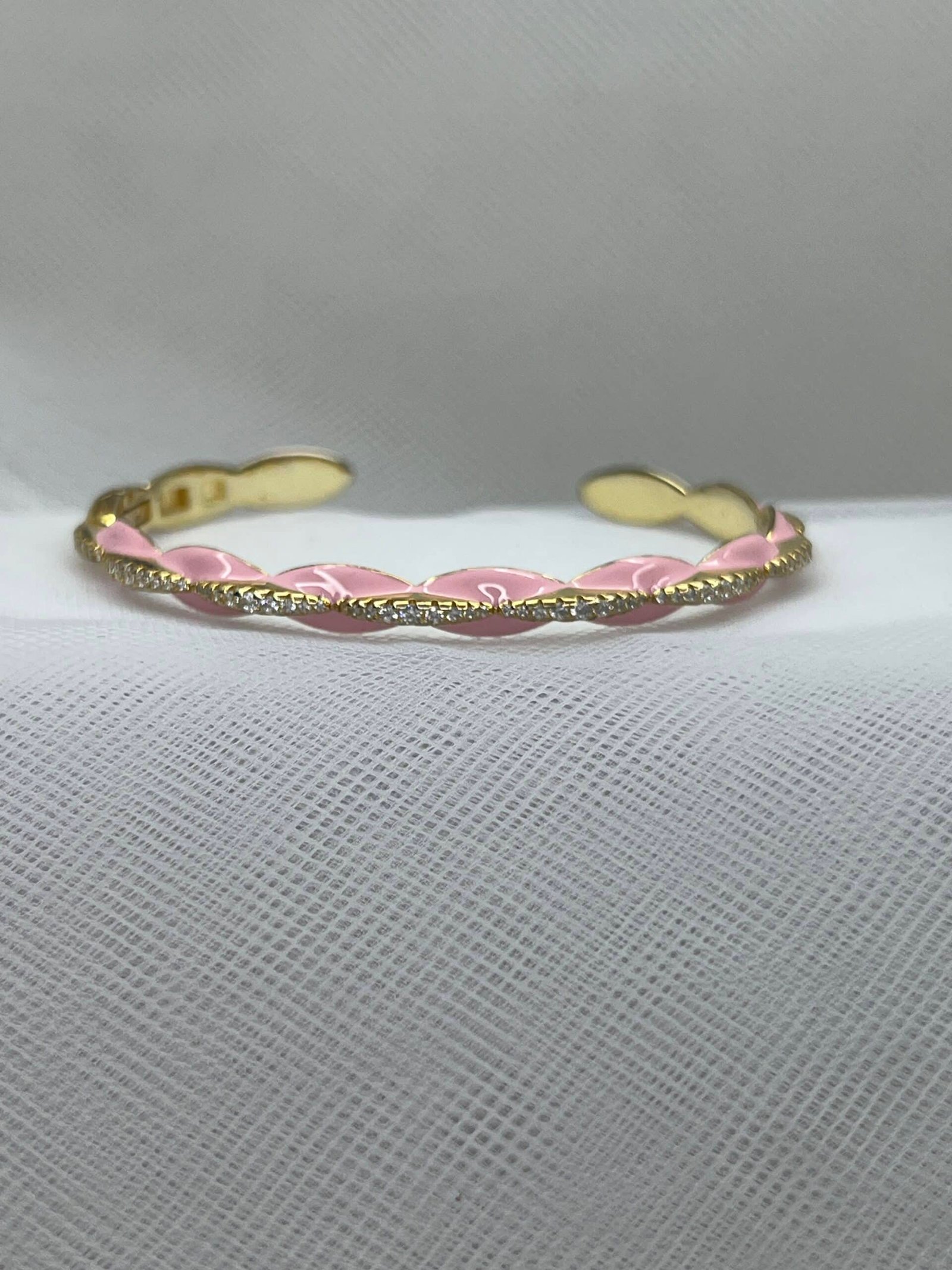 Esclava chapada en oro amarillo de esmalte rosa