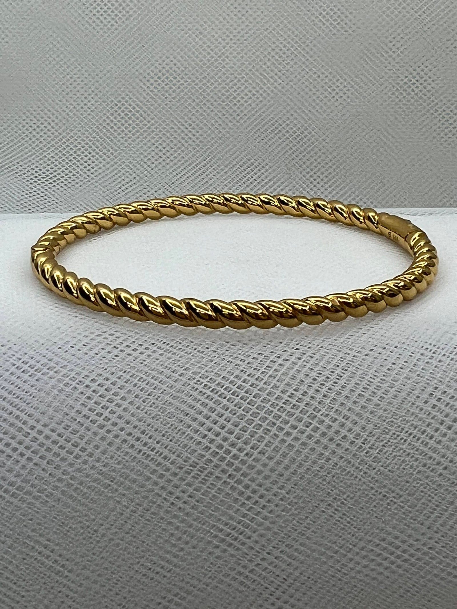 Esclava gallonada de plata chapada en oro amarillo.