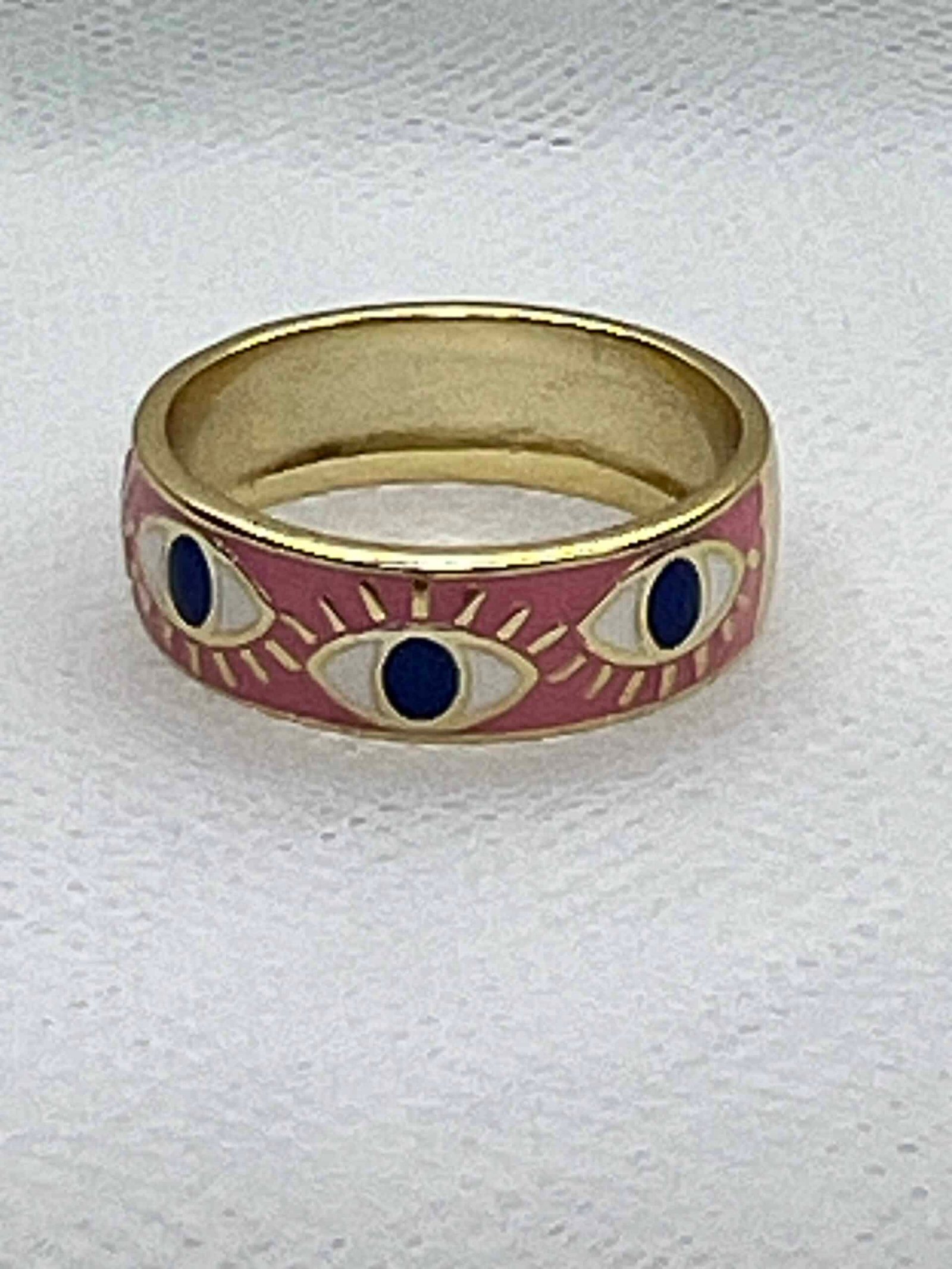 Anillo de plata chapado en oro amarillo con esmalte.