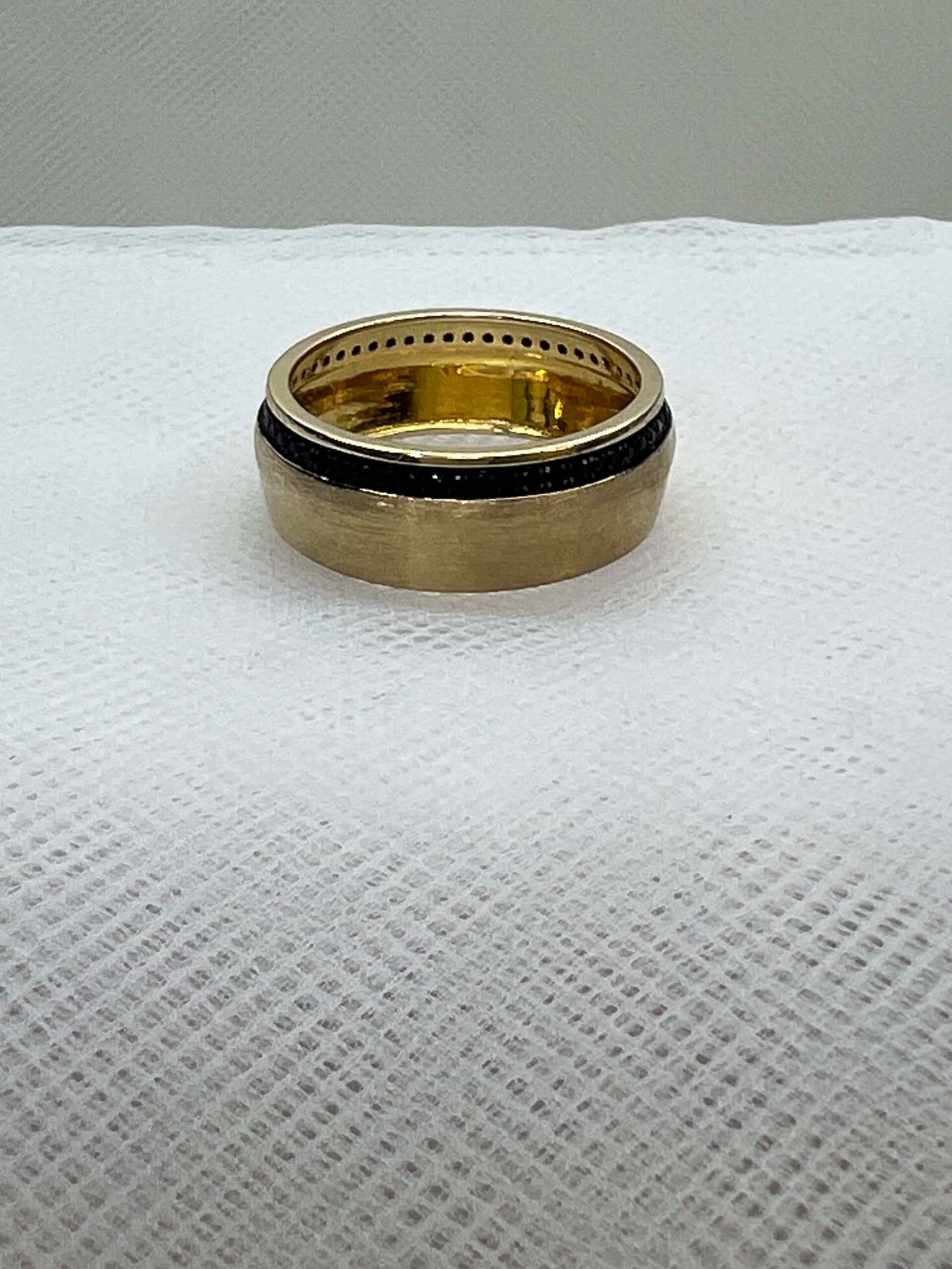 Anillo de plata chapado en oro amarillo matizado