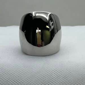 Anillo  de plata rodiado en oro blanco.