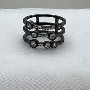 Anillo de plata plata negra con circonitas