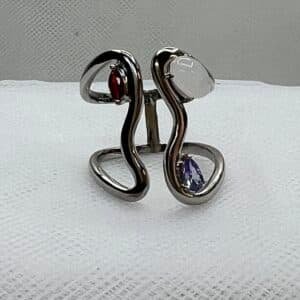 Anillo de plata rodiado en oro blanco con piedras naturales y circonitas