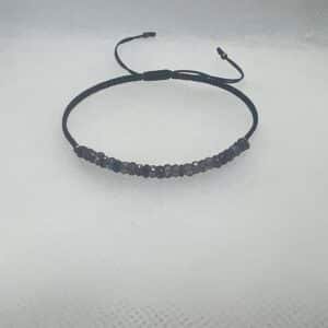 Pulsera de macramé azul con piedras naturales