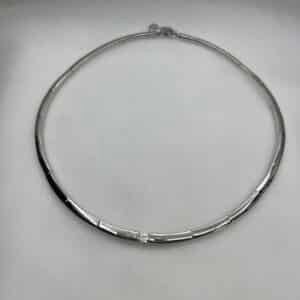 Collar de plata rodiado con circonita central