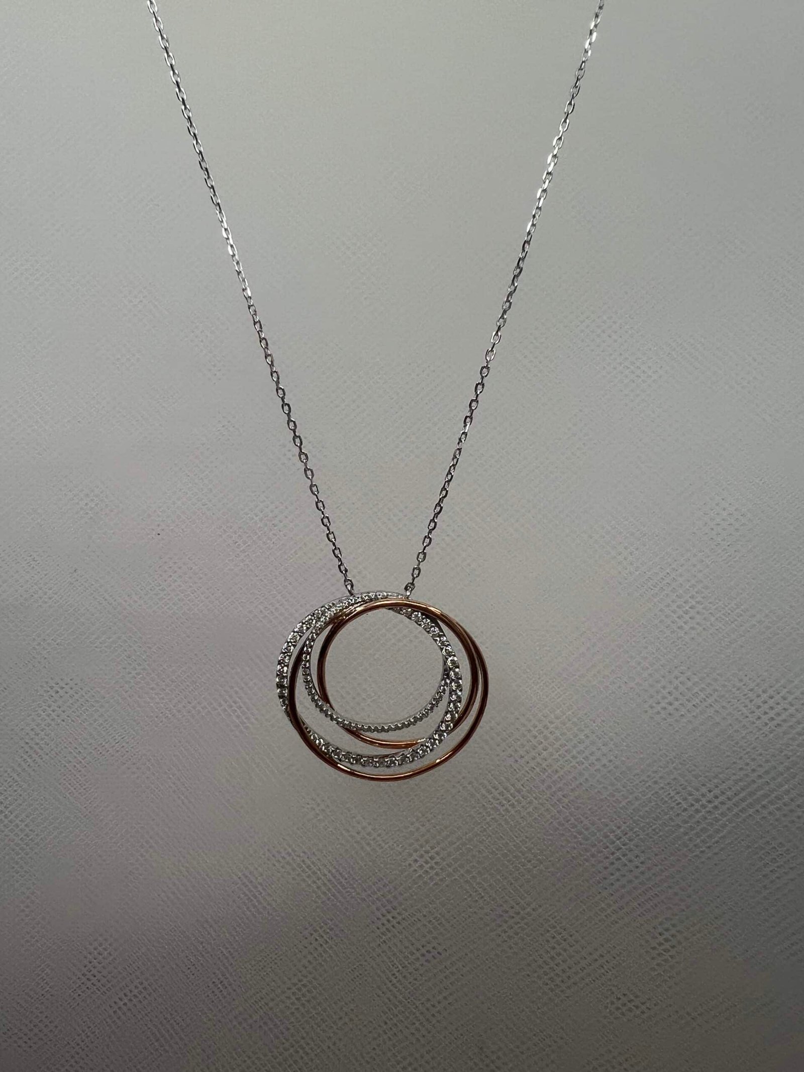 Collar de plata y plata rosa rodiado con circonitas