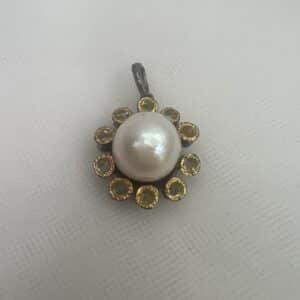 Colgante de plata envejecida con piedras naturales y perla natural