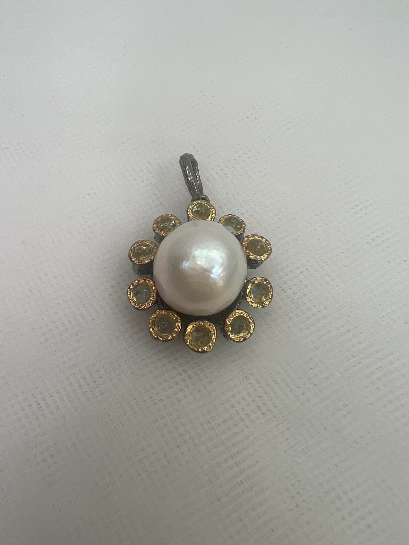 Colgante de plata envejecida con piedras naturales y perla natural