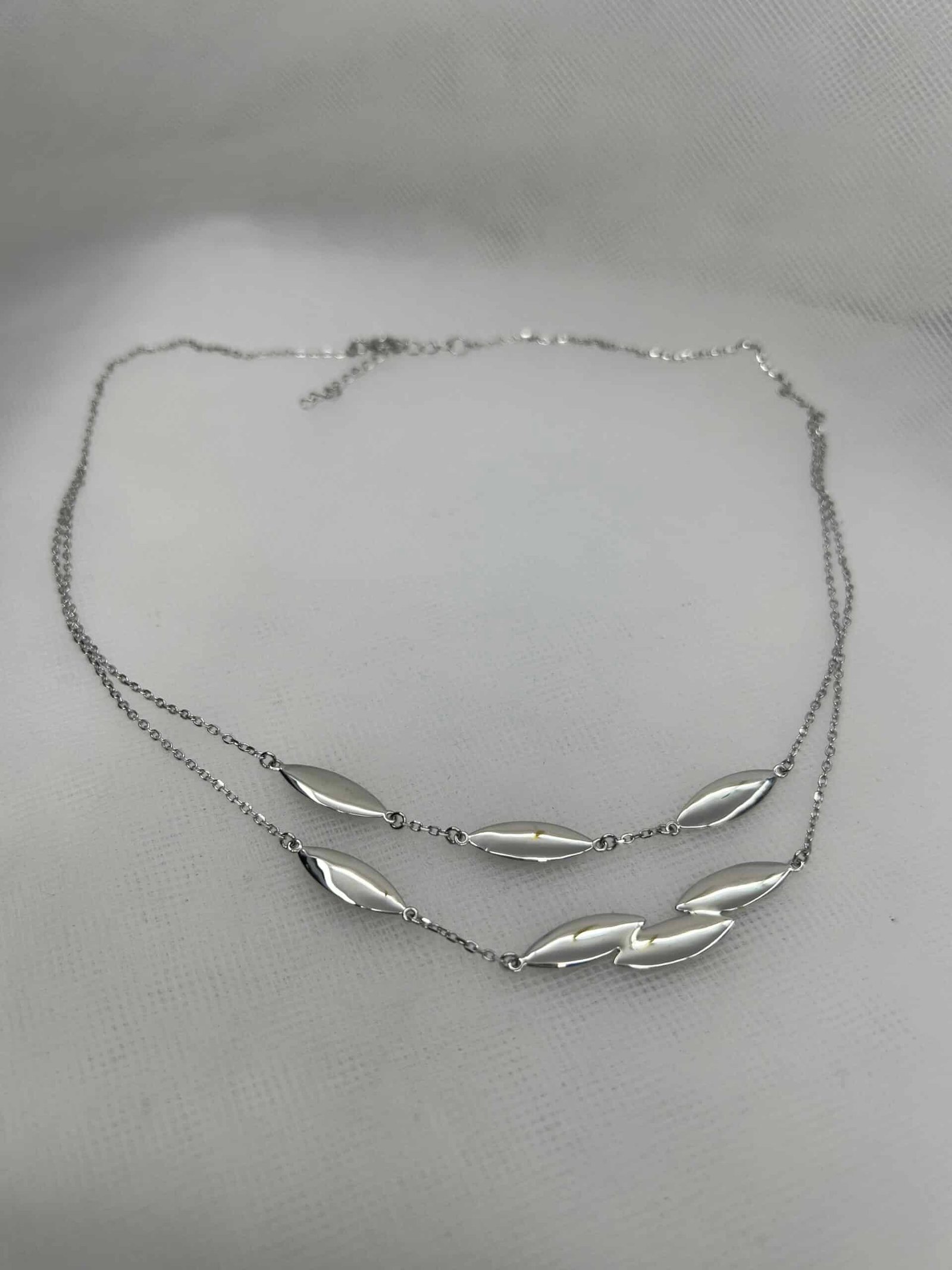 Collar de plata rodiada en oro blanco