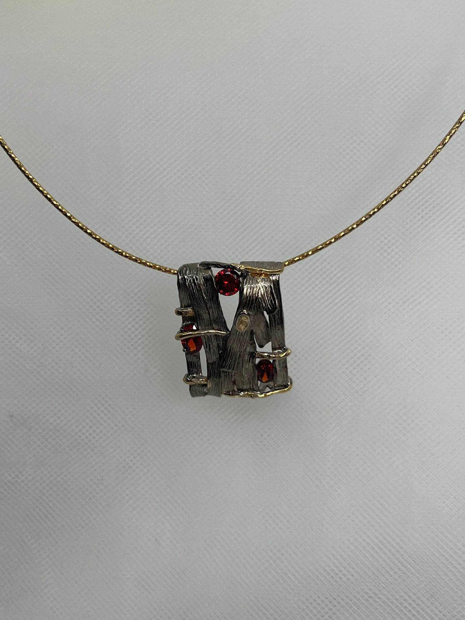 Cadena cola de ratón semirigida chapada en oro amarillo.
