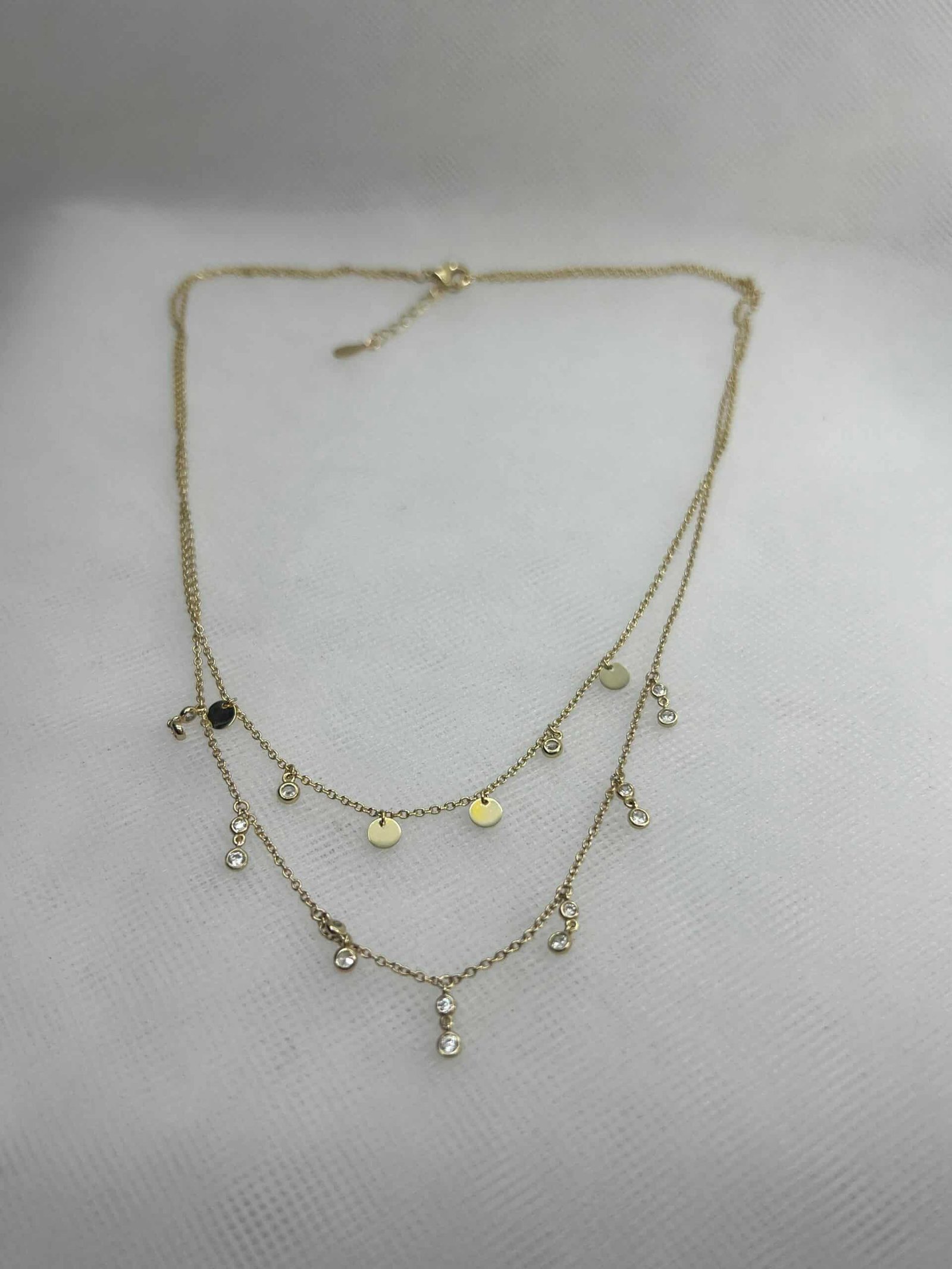 Collar de plata chapado en oro amarillo con colgantes y circonitas
