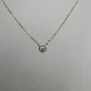 Collar de plata chapada en oro rosa con circonita