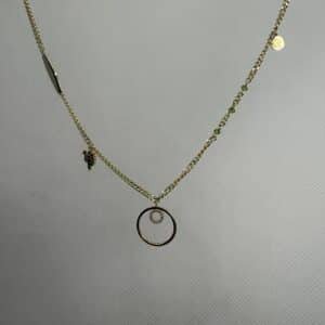 Collar de plata chapada en oro con colgantes