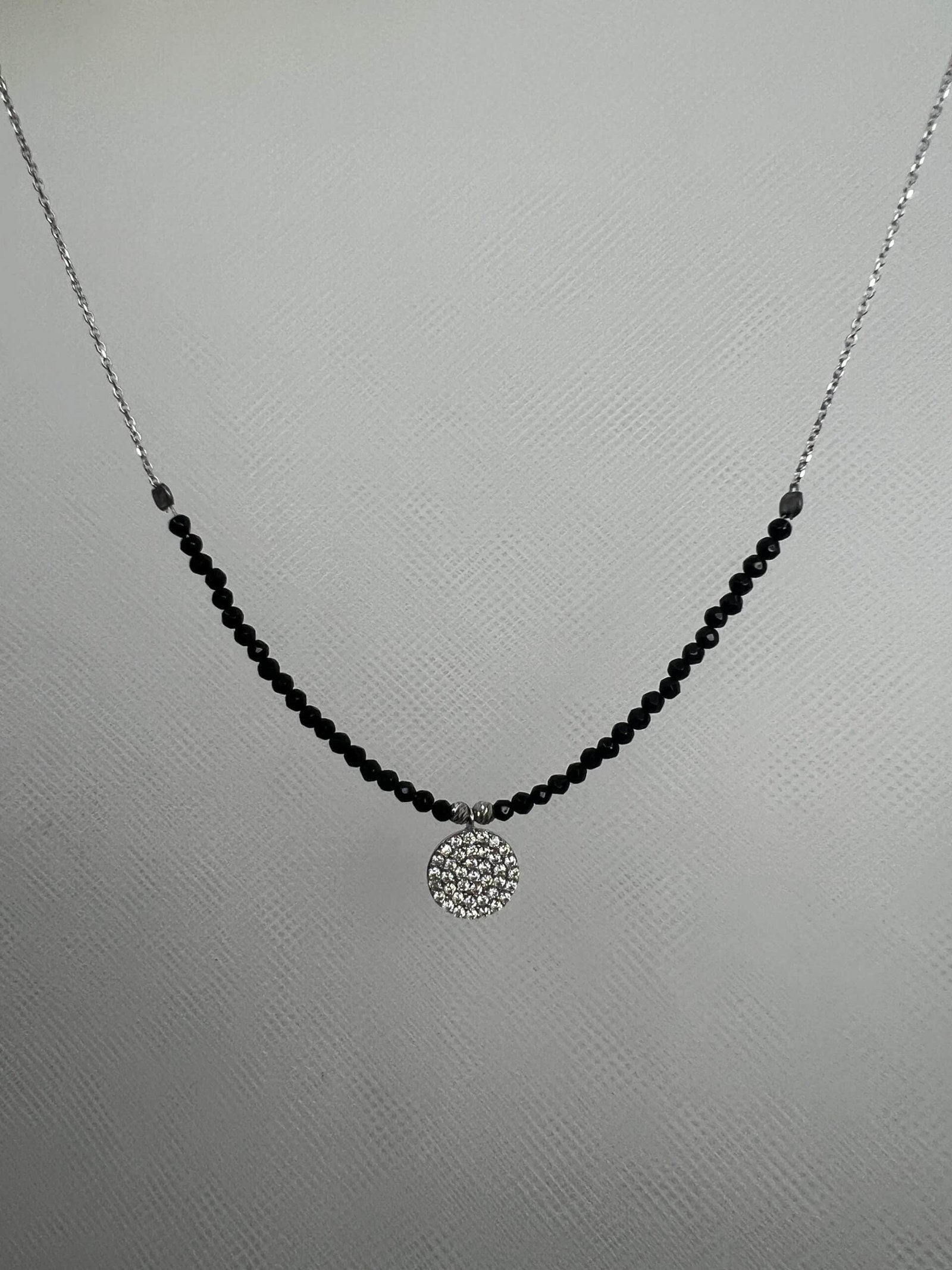 Collar de ágatas y colgante de plata y circonitas