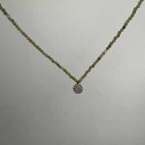 Collar de piedras naturales con colgante de plata y circonitas