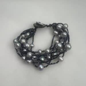Pulsera de espinelas azules y perlas grises naturales