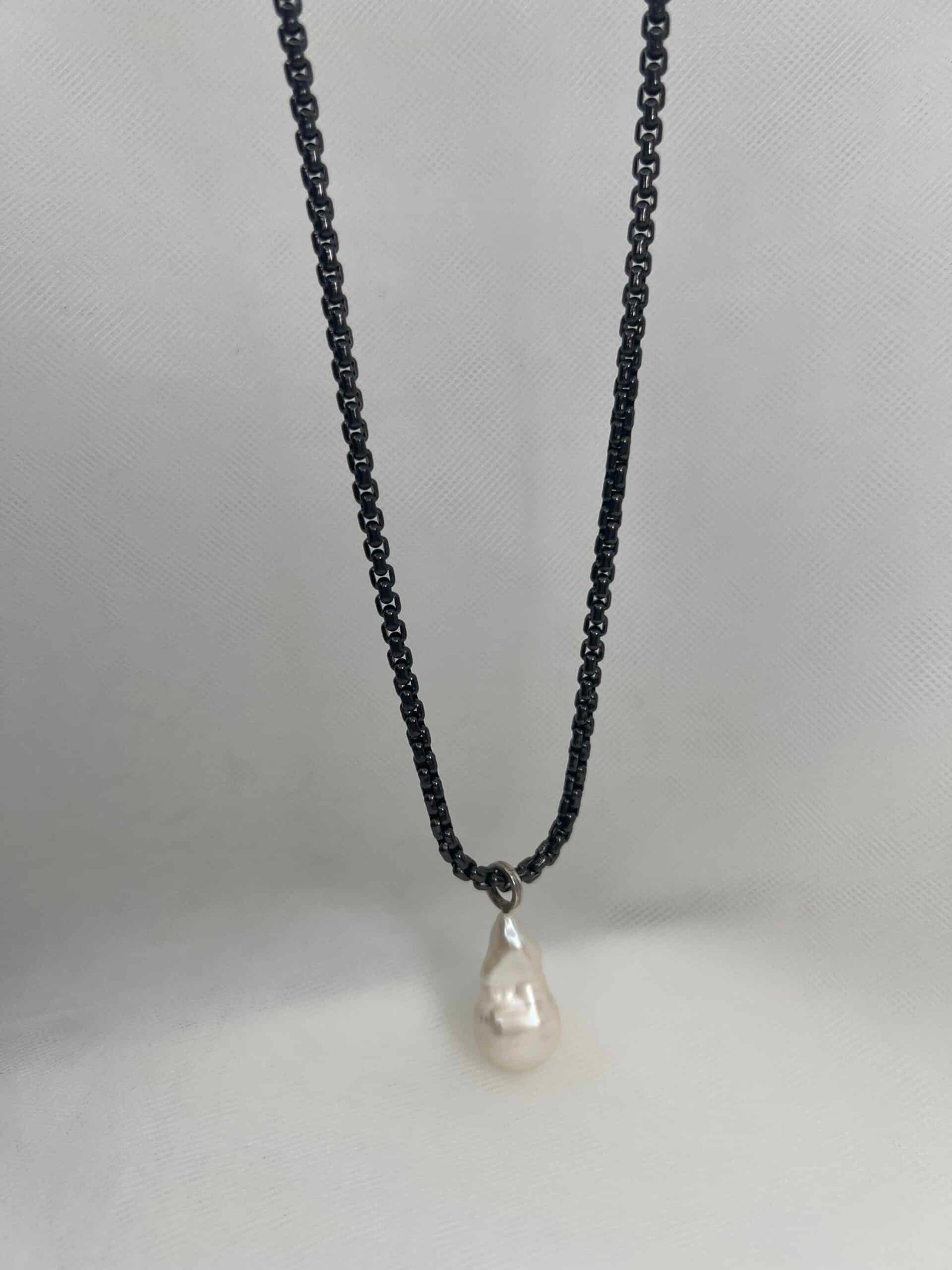 Cadena de bronce chapada con rodio negro
