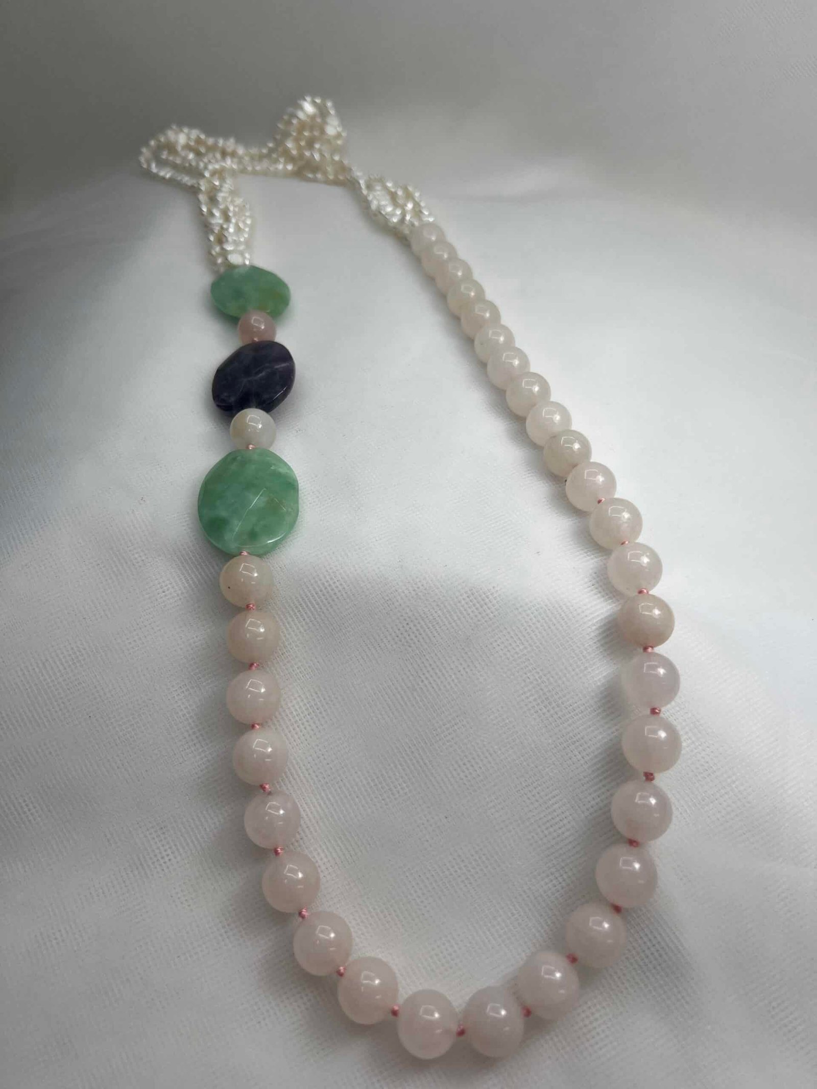 Collar de perlas agatas y cuarzo rosa.