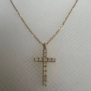 Cadena de oro amarillo con cruz de brillantes.