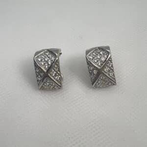 Pendientes de oro blanco y circonitas.