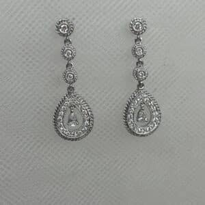 Pendientes art decó de oro blanco con brillantes.