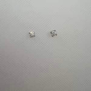 Pendientes de oro blanco con brillante