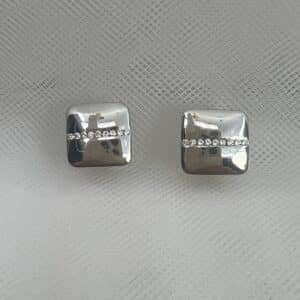 Pendientes de boton de oro blanco y brillantes.