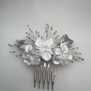Tocado flores y hojas de porcelana con cuentas de cristal