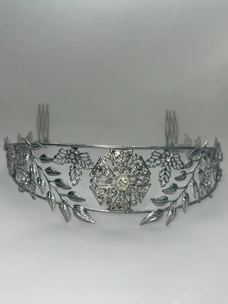 Tocado tiara de metal plateada y circonitas
